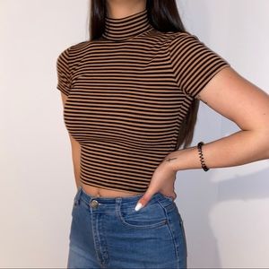 GARAGE turtle/mock neck crop top